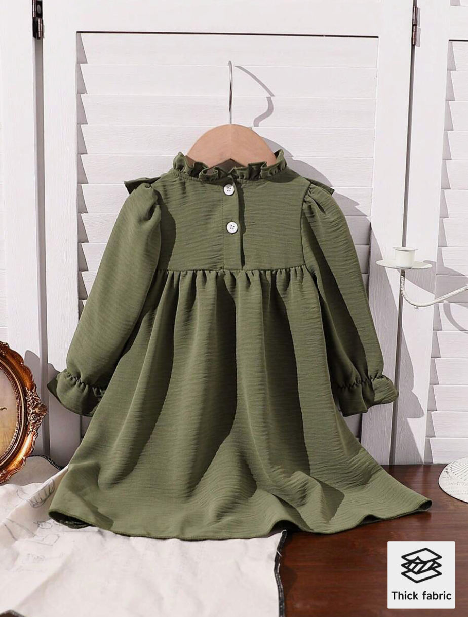 Vestido verde crepe, lazo blanco