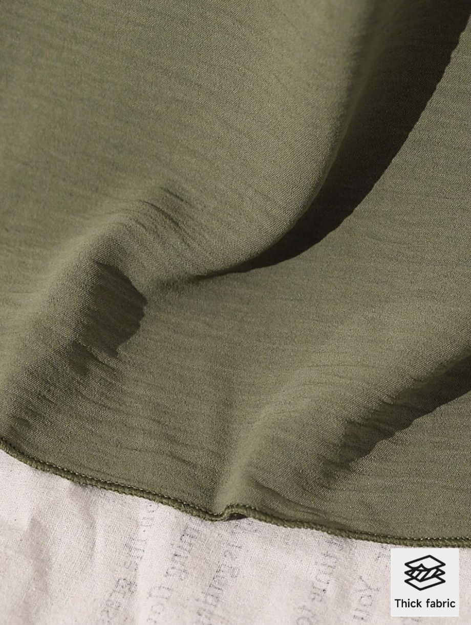 Vestido verde crepe, lazo blanco