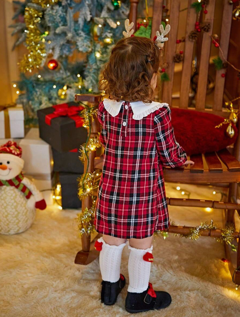 Vestido de cuadros, tres lazitos.