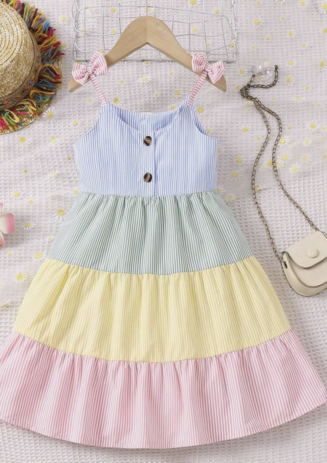 Vestido de verano con tirantes finos y bloques de color