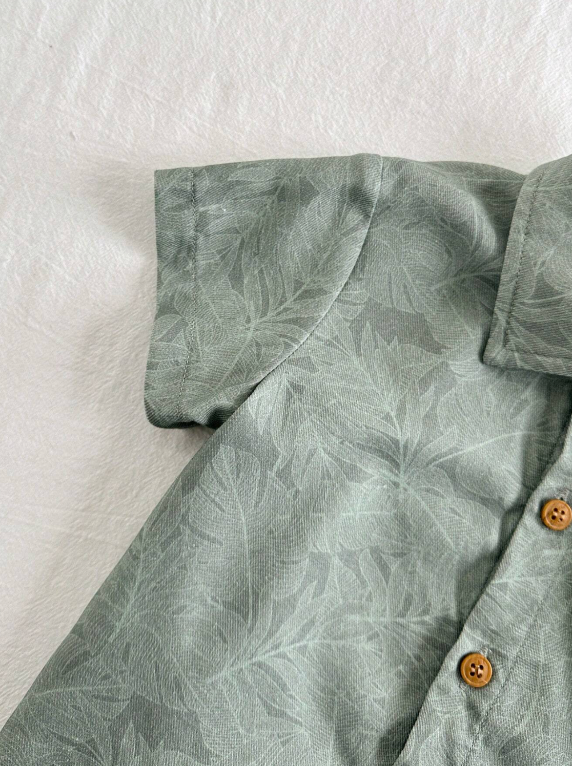 Conjunto de verano de 3 piezas para niño con estampado de ramas y hojas